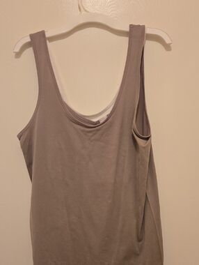 Set Of 2 Everyday Scoop Neck Tank Tops in Taupe & White, NWOT.